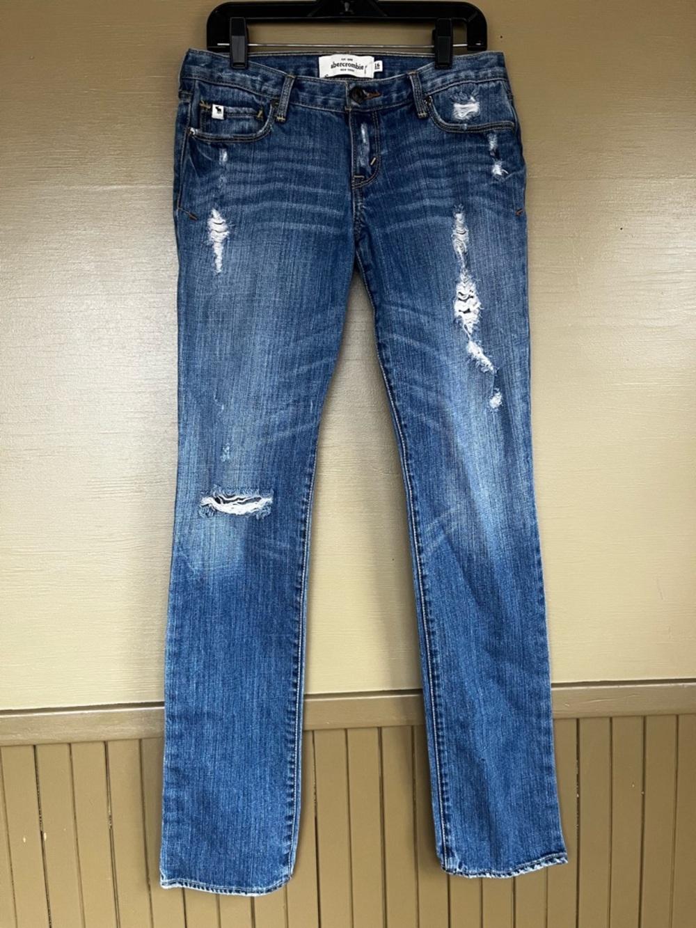 Abercrombie & Fitch Maddy Distressed Straight-Leg Jeans 16 Slim